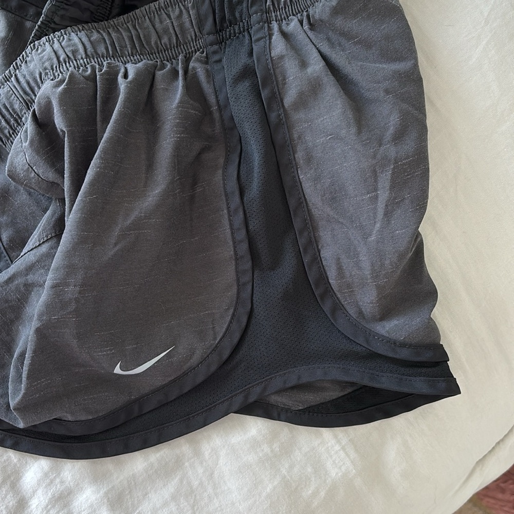 Nike Black Athletic Shorts - Picture 3 of 4